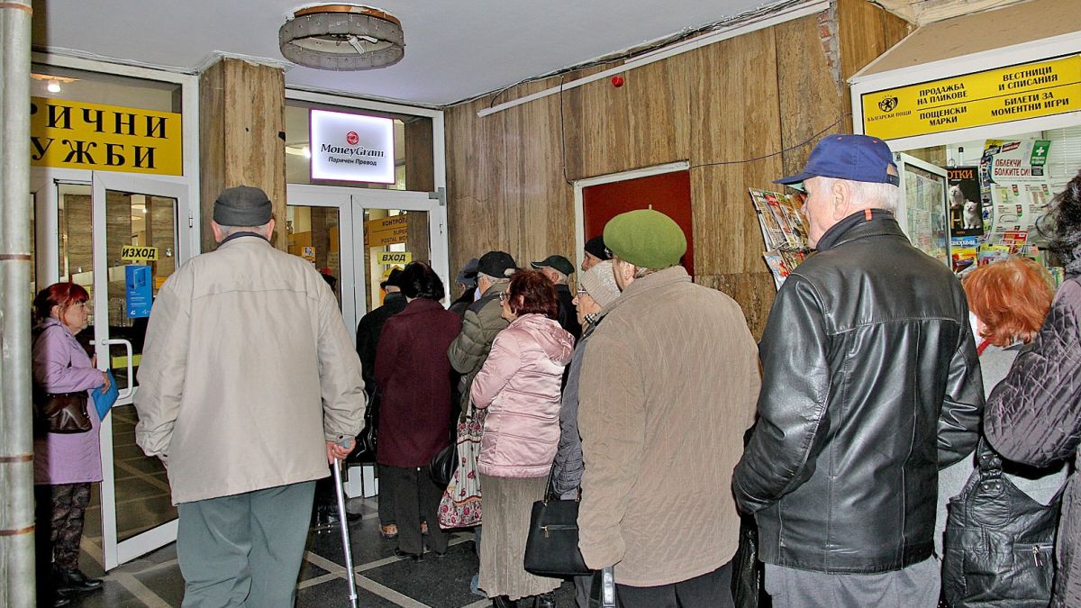 Пенсионерите посърнаха от тази новина за изплащането на парите им през май 