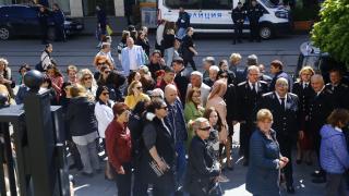 Мощна подкрепа за Иван Гешев, пред Съдебната палата ври и кипи СНИМКИ