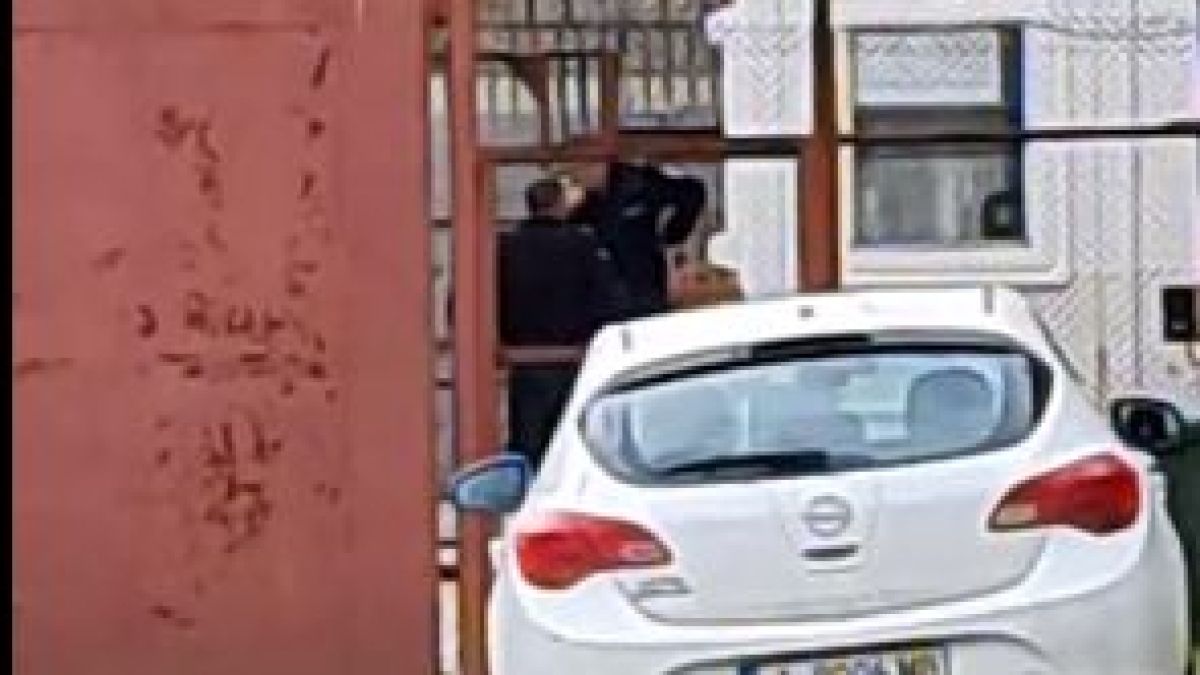 Екшън в Бургас! Джип се вряза в затвора, а преди това... ВИДЕО