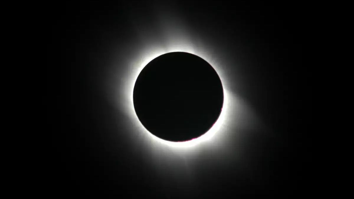 Нещо уникално ще се случи точно в 20:29 часа на 5 май в небето над България