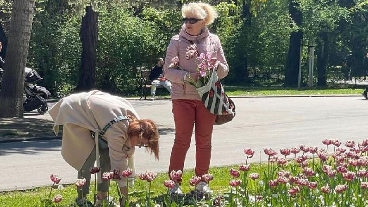 Безобразие! Две дами потресоха мрежата с тази отвратителна постъпка във Варна СНИМКИ 