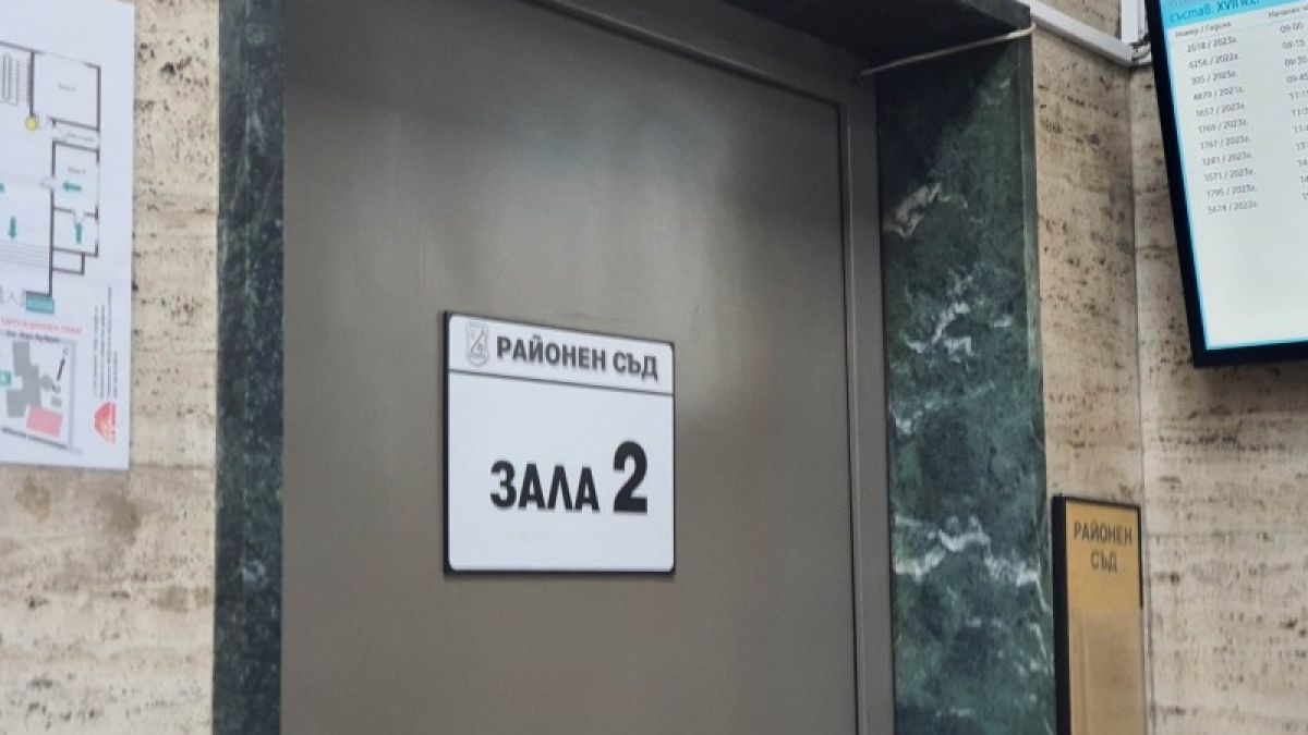 Гей разврат: Двама правят страстен секс в пловдивски парк, деца ги замерят с камъни, за да ги разделят, а "активният" сега е... 
