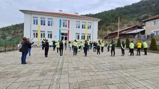 Връщат cyтpeшнaта физзapядĸa в училищата, ето къде стана задължителна 