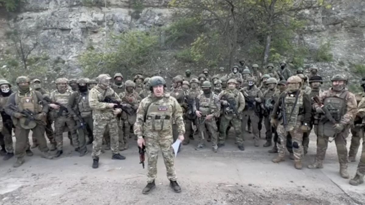 Пригожин бесен обяви, че "Вагнер" напуска Бахмут до дни, крещи към Шойгу: "Кучета ще ви изядат червата в ада!" ВИДЕО