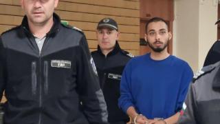 Майцеубиецът Антон изнагля в съда с нова версия за зверството, потресло Ловеч