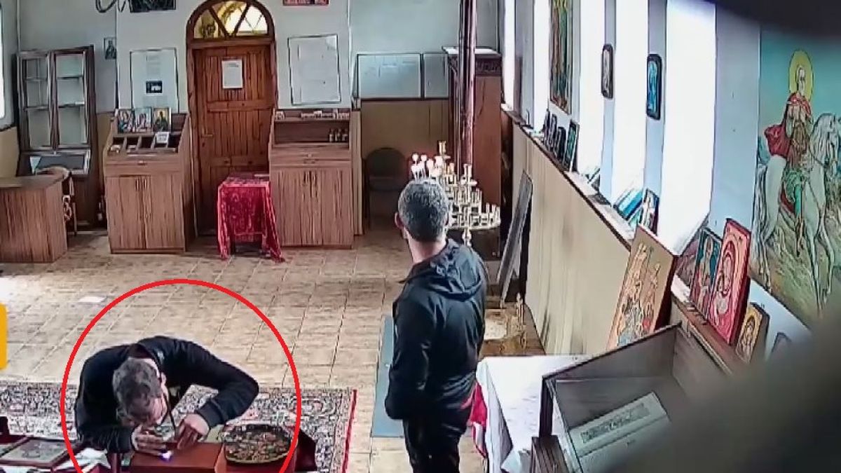 Крадци си "берат" от кутията с дарения в костинбродска църква ВИДЕО