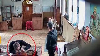 Крадци си "берат" от кутията с дарения в костинбродска църква ВИДЕО
