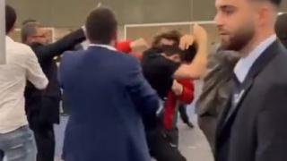 Невиждано меле в турска избирателна секция в Амстердам ВИДЕО