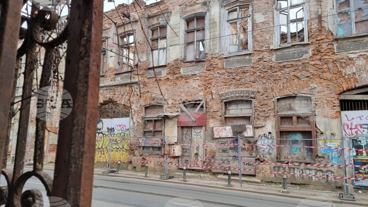 Ханът, подслонил Ботев и Левски, готов да рухне върху главите на румънците 