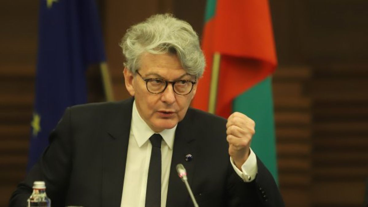 Еврокомисар са закани: Ще задължим страните членки да произвеждат боеприпаси за Украйна