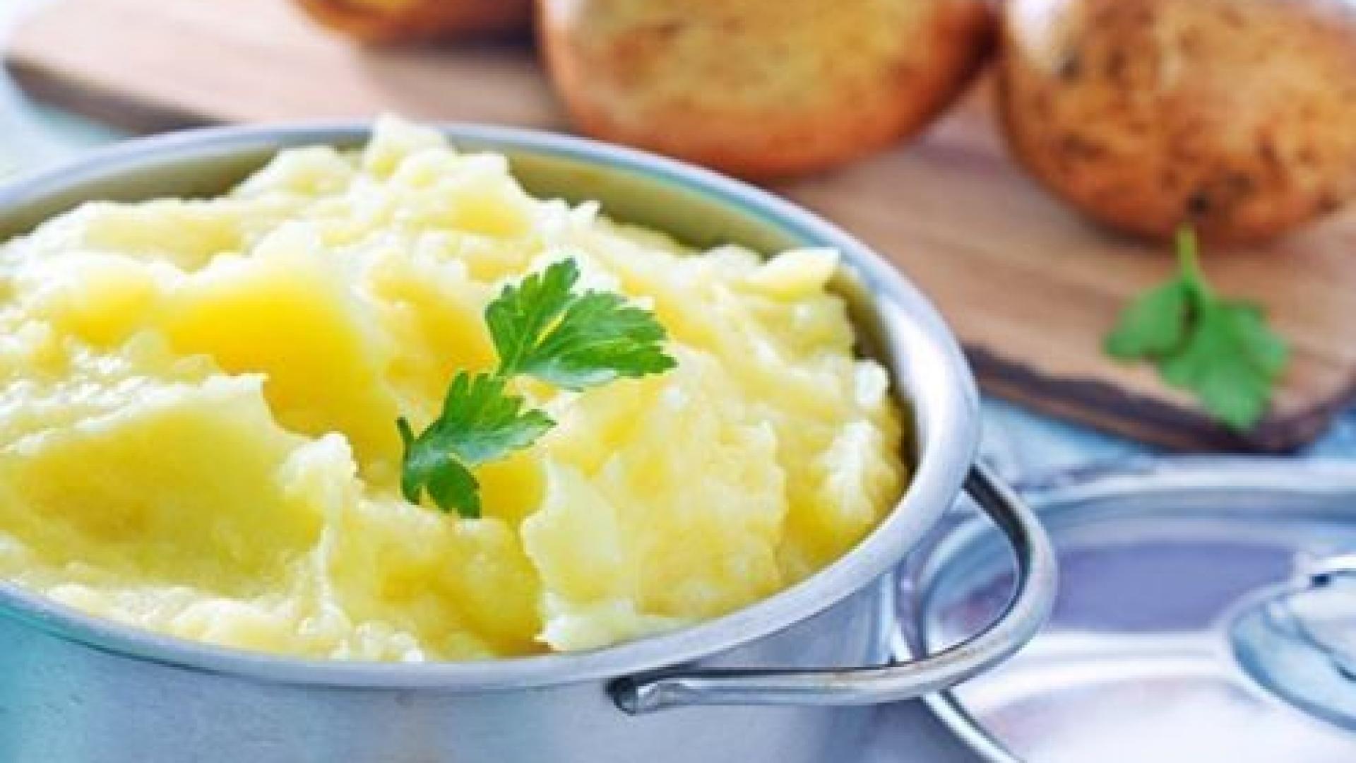 Топ готвач разкри основните грешки, които съсипват картофеното пюре