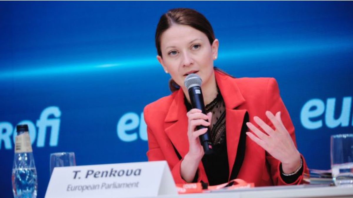 Цветелина Пенкова: Не подкрепям доставките на оръжия за Украйна