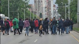 На лобното място на Ани и Явор почерня от народ 