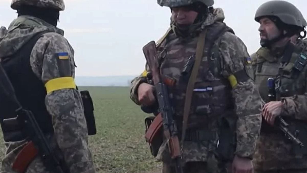 Руски бойци заловиха мародер от ВСУ да вади златните зъби на мъртвите си колеги СНИМКИ