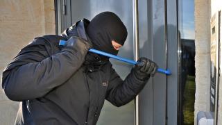 Щракнаха белезниците на 26-годишен хасковлия, откраднал е... 