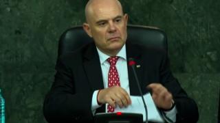 Социоложка: Гешев скъса пъпната връв и...