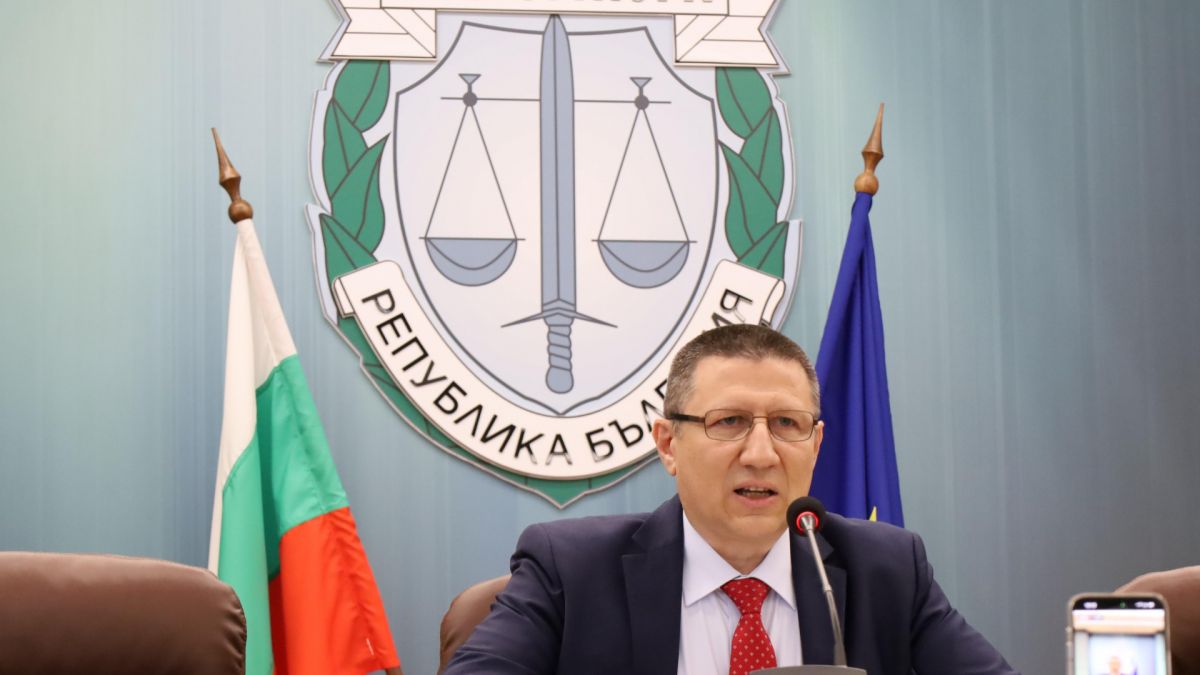 Борислав Сарафов е на важно посещение в Хага