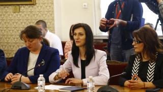 Всички се чудят коя е жената от ГЕРБ, осведомила Гешев, че ще му искат оставката 
