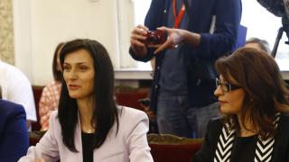 "Политико" гърми: Тази българска красавица сменя Мария Габриел СНИМКА
