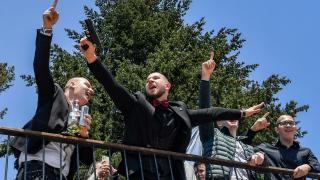 Събра погледите: Абитуриент с камион се появи на бала си в Пловдив