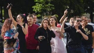 Абитуриентите го загазиха! Полицаи под прикритие ще ги дебнат за...