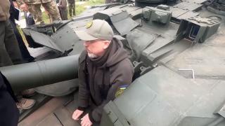 Резников лично тества новия танк T-84 "Oплoт" ВИДЕО 