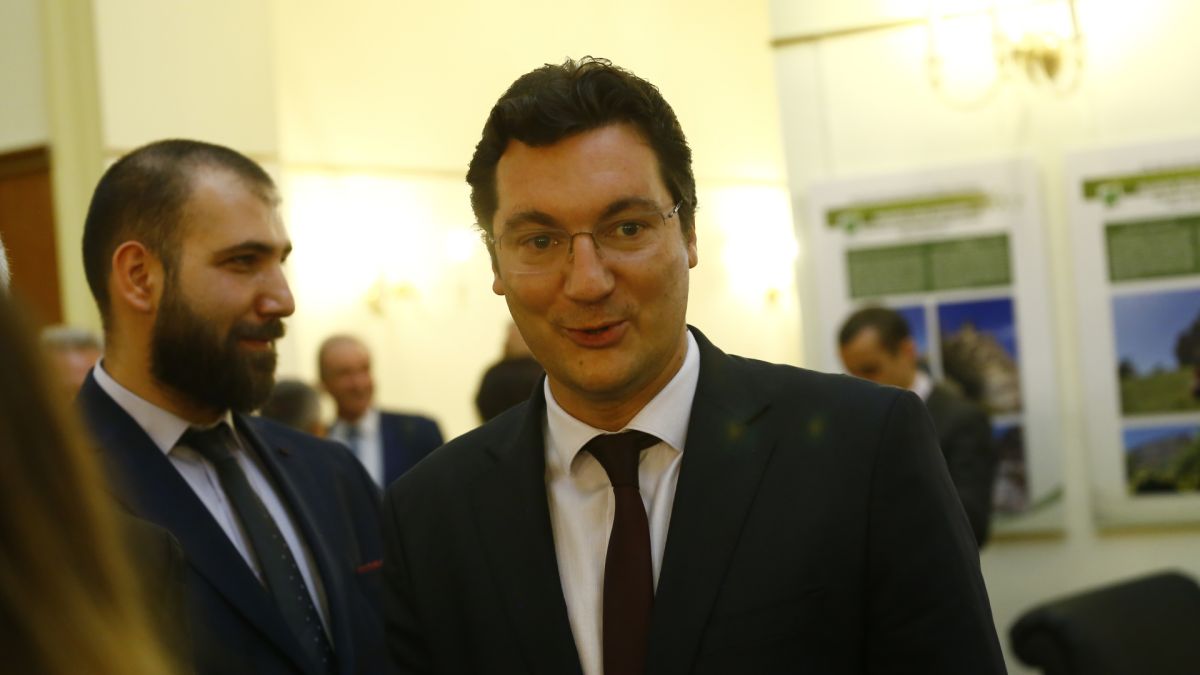 Мая Александрова за Крум Зарков: До седмица-две ще му искат оставката