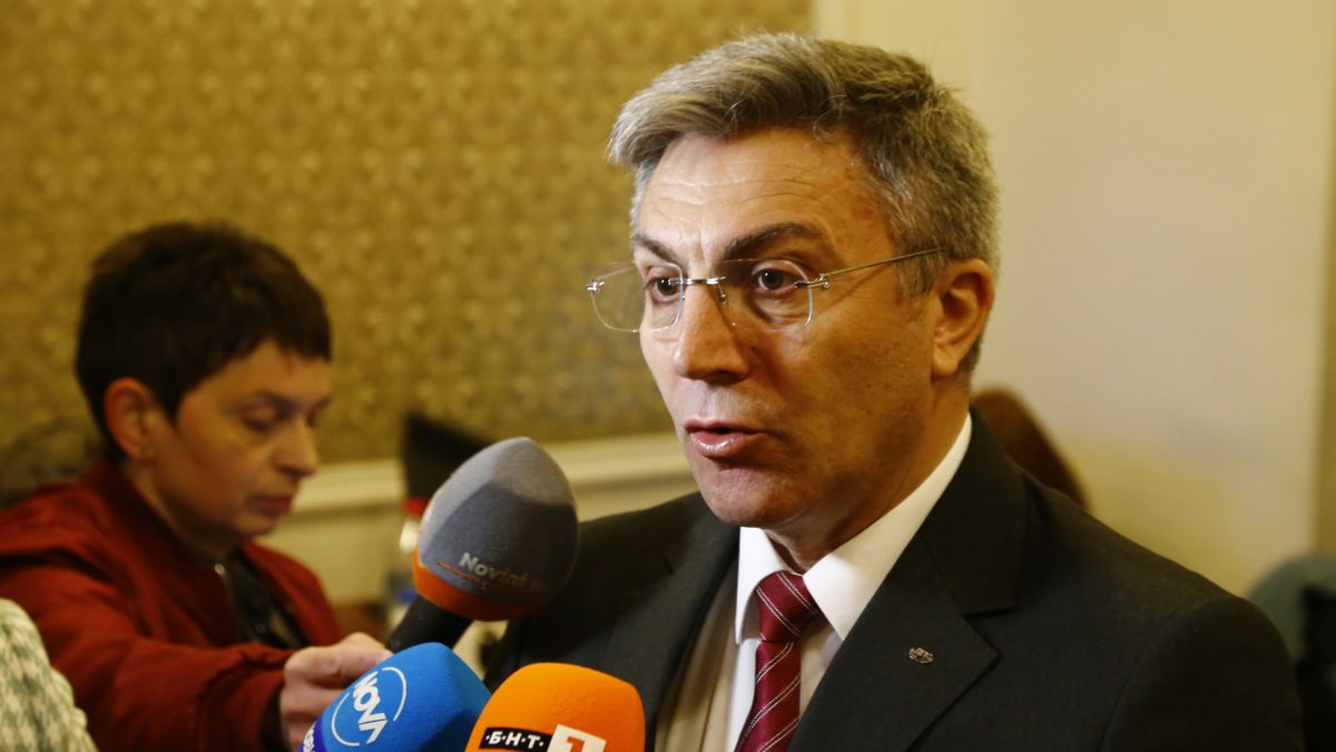 Карадайъ още преговаря за първия мандат, закани се да...
