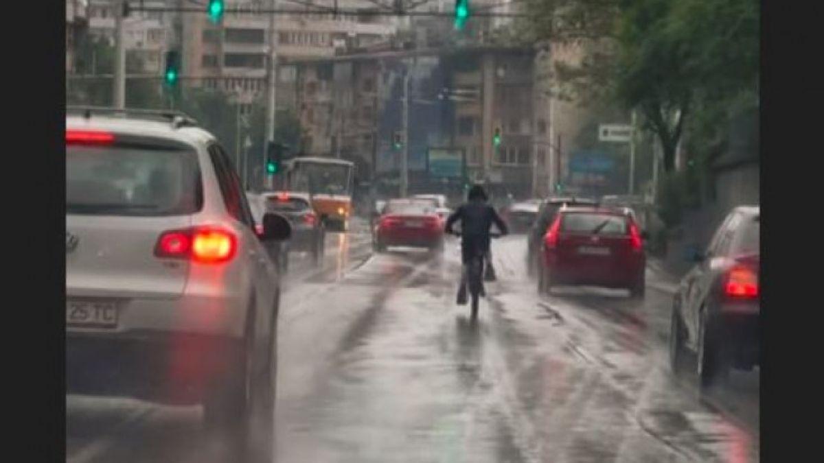 Дете с колело изправи косите на всички в София, за малко да скъса нервите на тези хора ВИДЕО