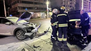 Зверска катастрофа в София посред нощите, дойде полиция и пожарна СНИМКИ