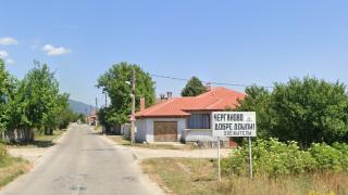 Полицаи тарашиха къща в с. Черганово, а щом си тръгнаха, собственикът пропищя