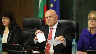 Горещо проучване: Българите казаха какво ще се случи след скъсаната оставка на Гешев БЛИЦ TV