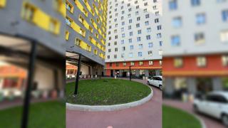 Откриха заклана бременна порноактриса в хотел, а тялото на мъжа й...