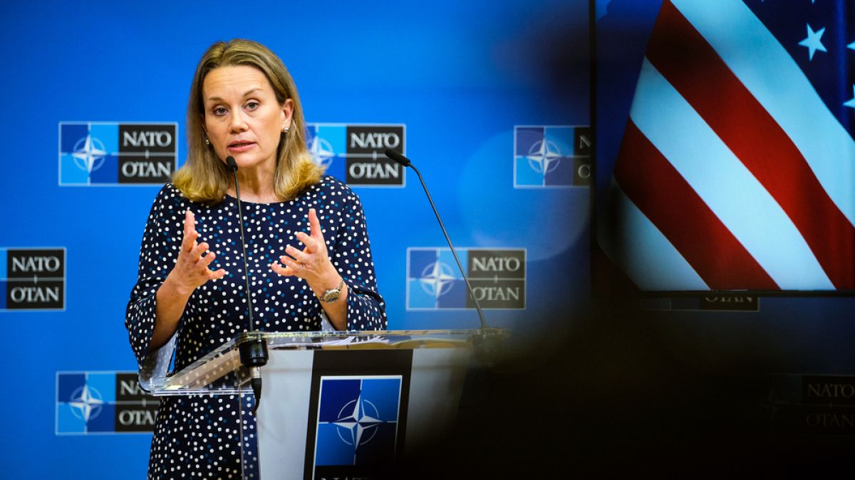 US посланичката в НАТО със стряскащи думи за разширено военно присъствие в България за "защита от Русия"