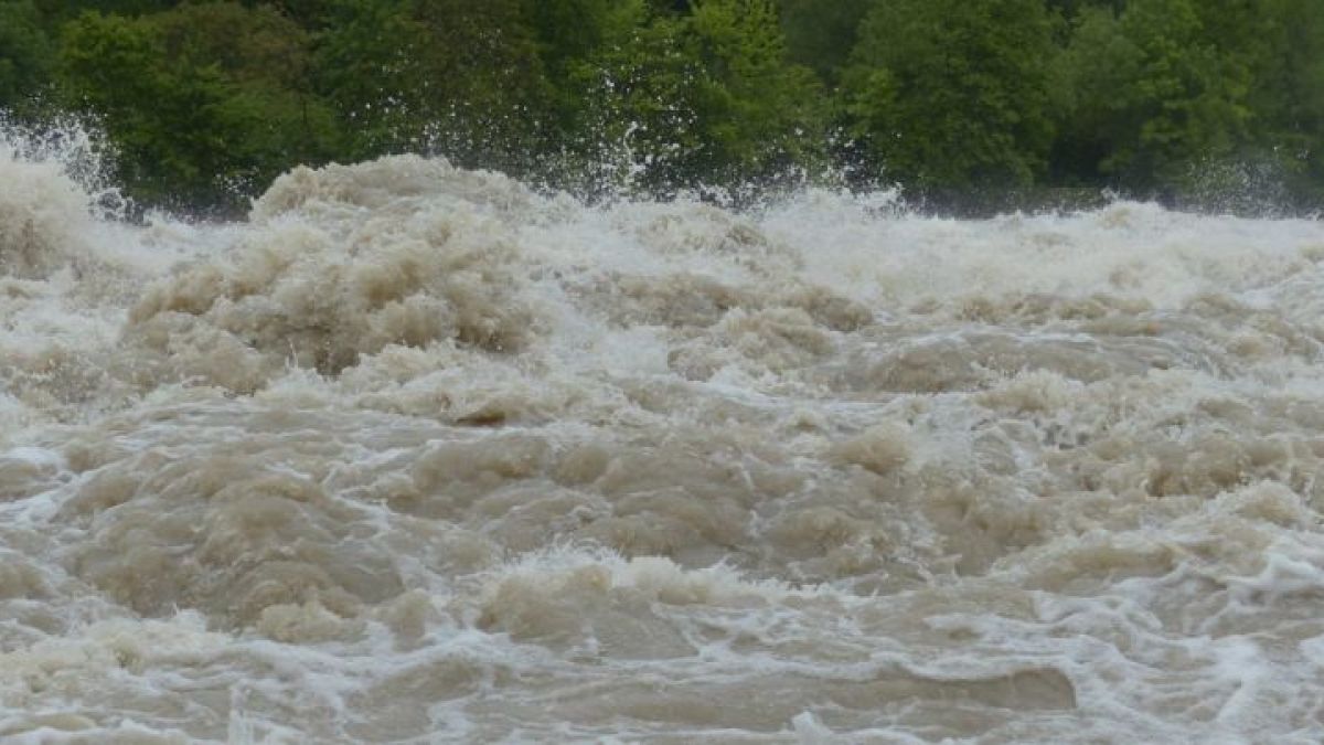 Български тираджия е блокиран във водния капан в Италия