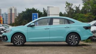 Volkswagen показа евтин седан на базата на Polo с огромен багажник СНИМКИ