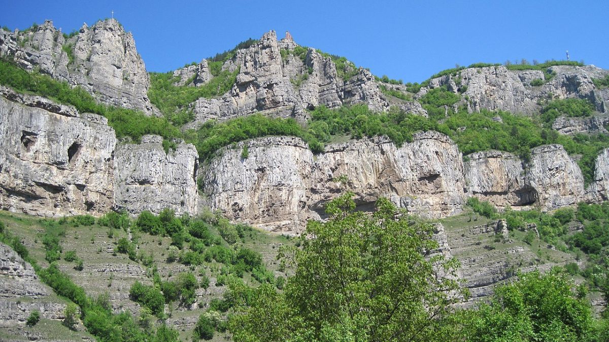 Разбра се кой е младият мъж, открит мъртъв край Кръста на Лакатник 