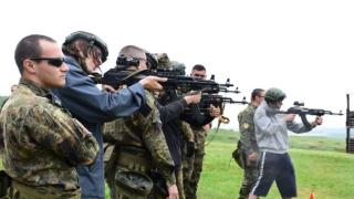 Отличници от елитно школо с автомати в ръце взривиха Търново