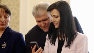 Министри от кабинета "Габриел" със сензационни разкрития: По телефона тя...