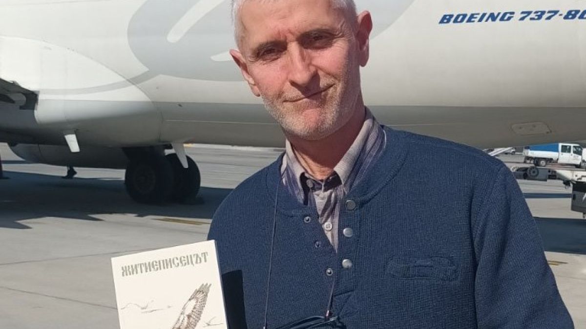 Първият писател с приз „Български роман на годината“, Стефан Кисьов, издаде нов роман – „Житиеписецът“