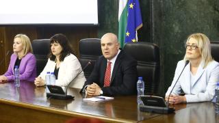 Гешев пусна интересен запис, в който се говори за новото правителство с идването на "тази" и каза защо няма да подаде оставка БЛИЦ TV