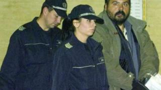 Свирепият убиец Рамбо опита да шмекерува и ето какъв тежък удар получи в зандана 