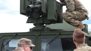 НАТО дрънка заплашително оръжие срещу Русия, и ние се включихме ВИДЕО