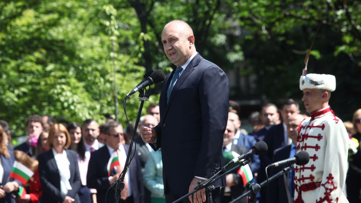 Радев свиква на среща премиера и шефовете на службите заради националната сигурност 
