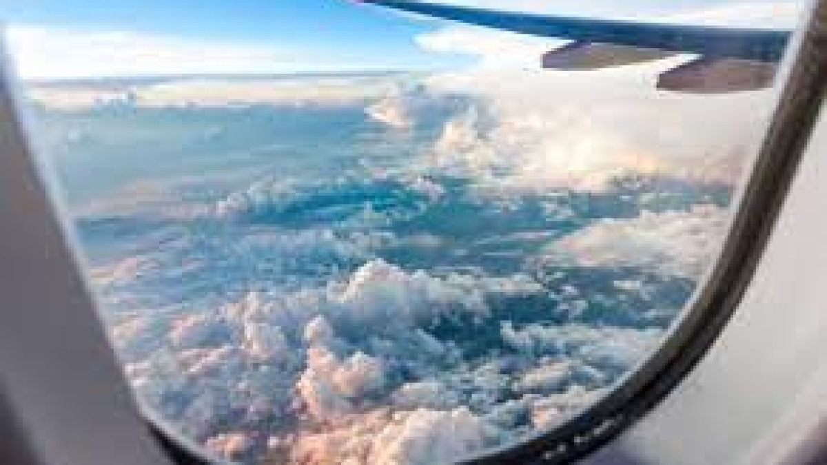 Пътник погледна през прозореца на Боинг 737 и се вцепени от видяното ВИДЕО