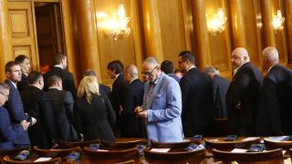 Скандал между Възраждане и ГЕРБ прекъсна днешното заседание в НС