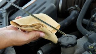 Маслото в двигателя падна под минимума насред пътя - какво да правим?