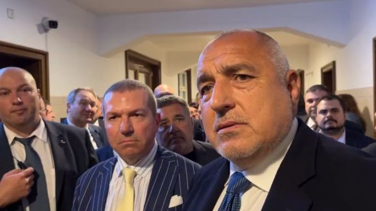 Посрещнаха Борисов с бурни аплодисменти на излизане от Съдебната палата, а той отсече, че... 