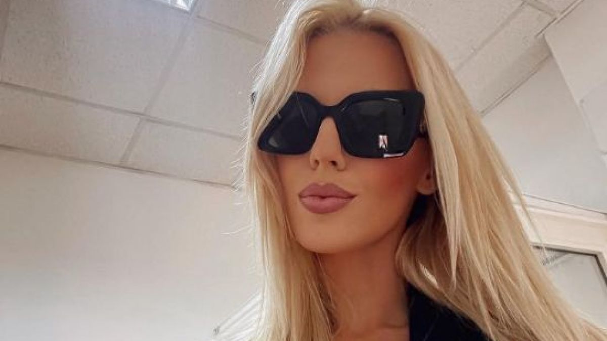 Прикова погледите: Натали Трифонова в ултракъса рокличка до бикините стана дама на абитуриент СНИМКИ 