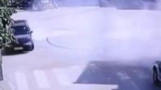 Петричани на нокти, какви ги върши този в центъра на града ВИДЕО 